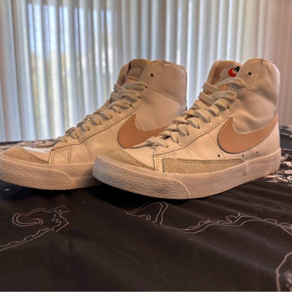 Women’s 8 white and pink Nike Blazers